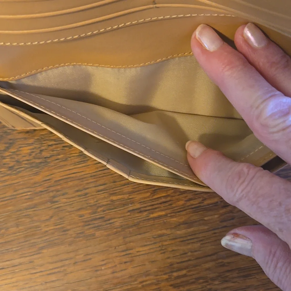 Brahmin Ady Wallet In Creme Talitha Leather NWOT - Picture 9 of 16